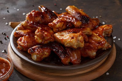 kurinye-krylyshki-barbekju